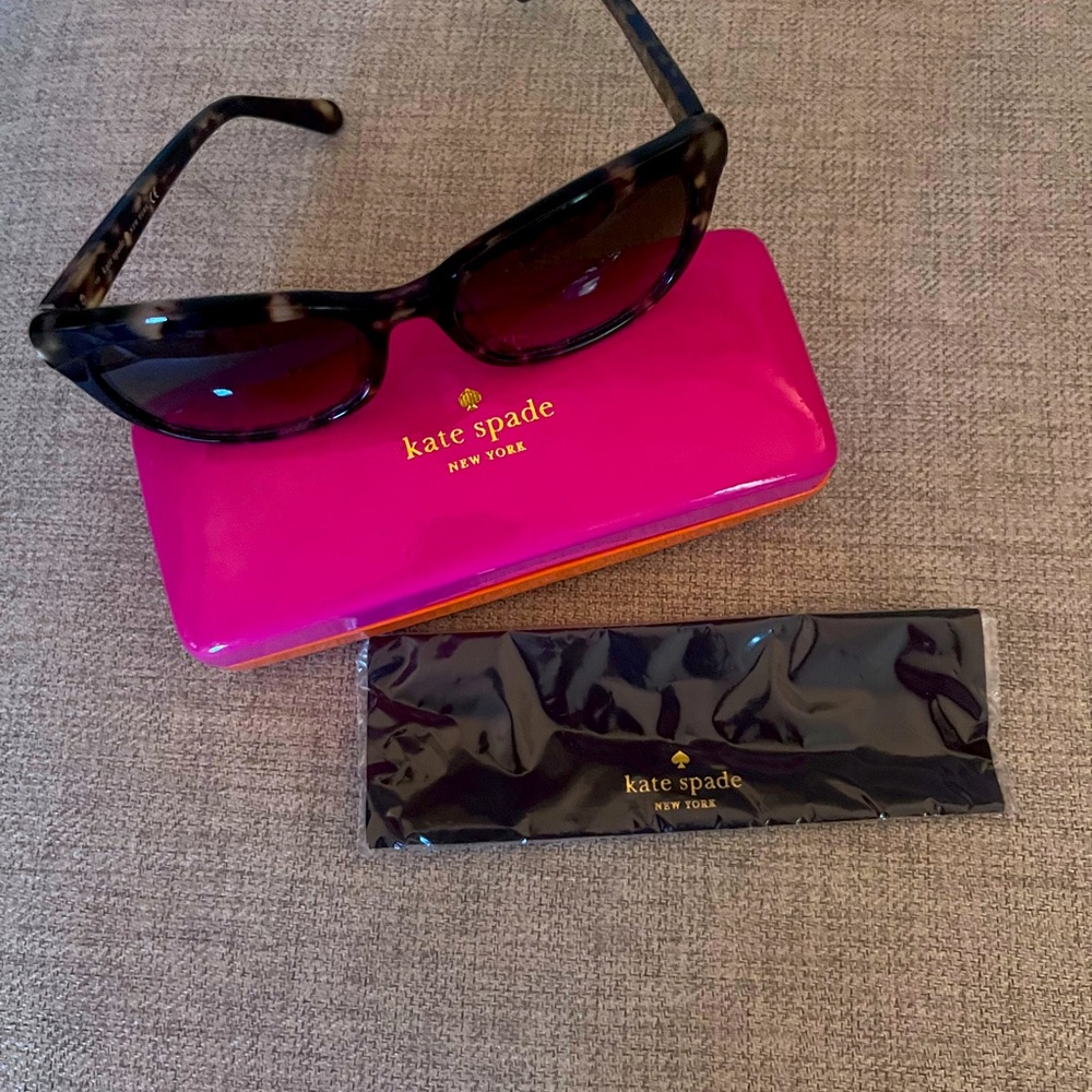 Kate Spade Tortoise Sunglasses with case and cloth. Gradient lens. Perfect!